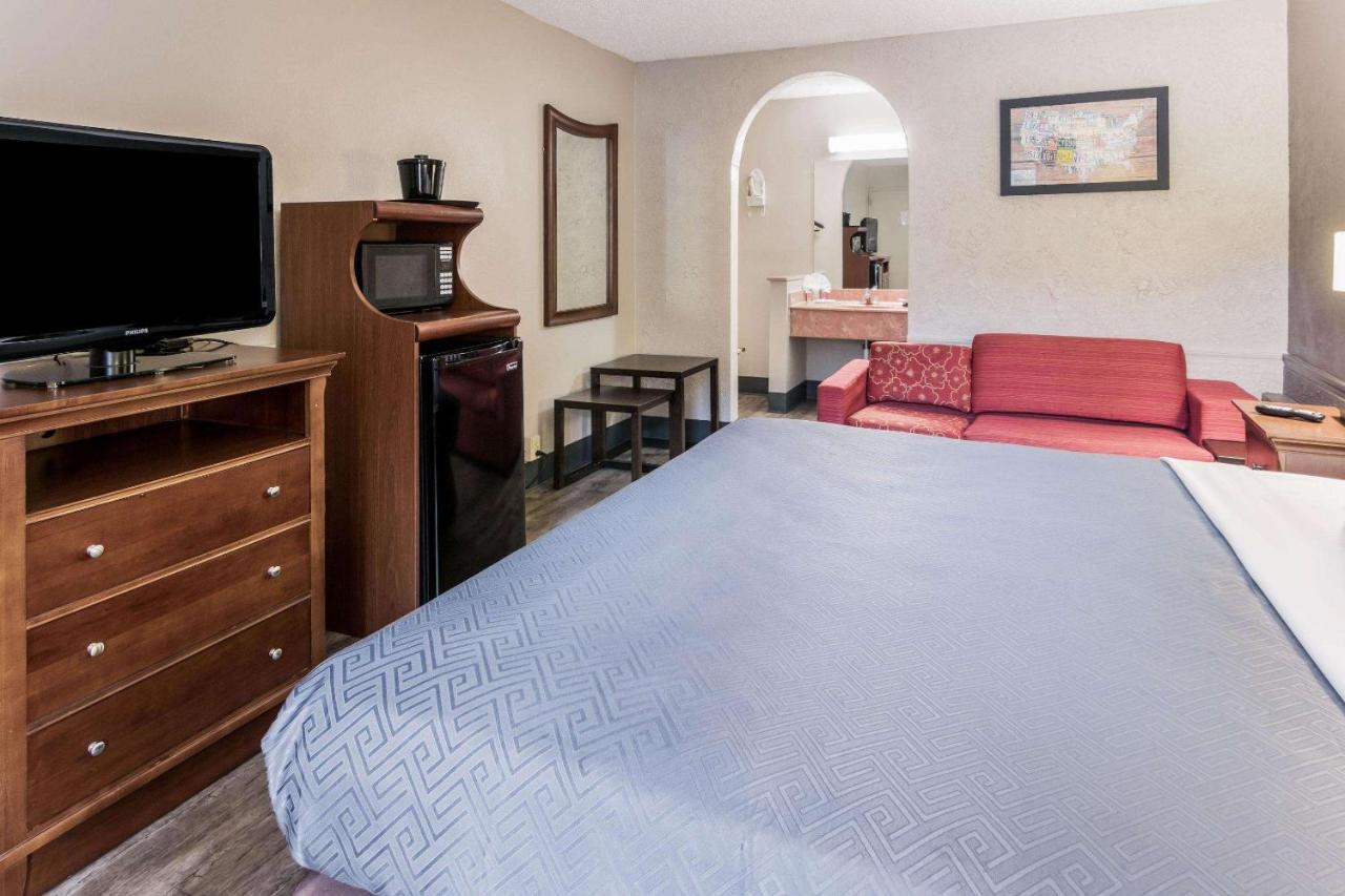 Econo Lodge Гейнсвилл Экстерьер фото